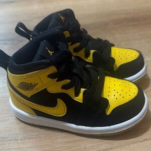 Jordan 1 Mid SE "Black/Varsity Maize/White" Toddler Boys' Shoe size 6C